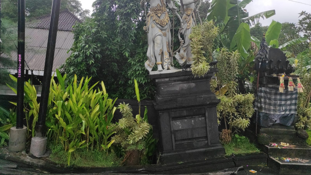Jalan Jebol di Jalan Raya Abiansemal, Banjar Pande, Desa Abiansemal, Kecamatan Abiansemal Tanggal 11 Juli 2022